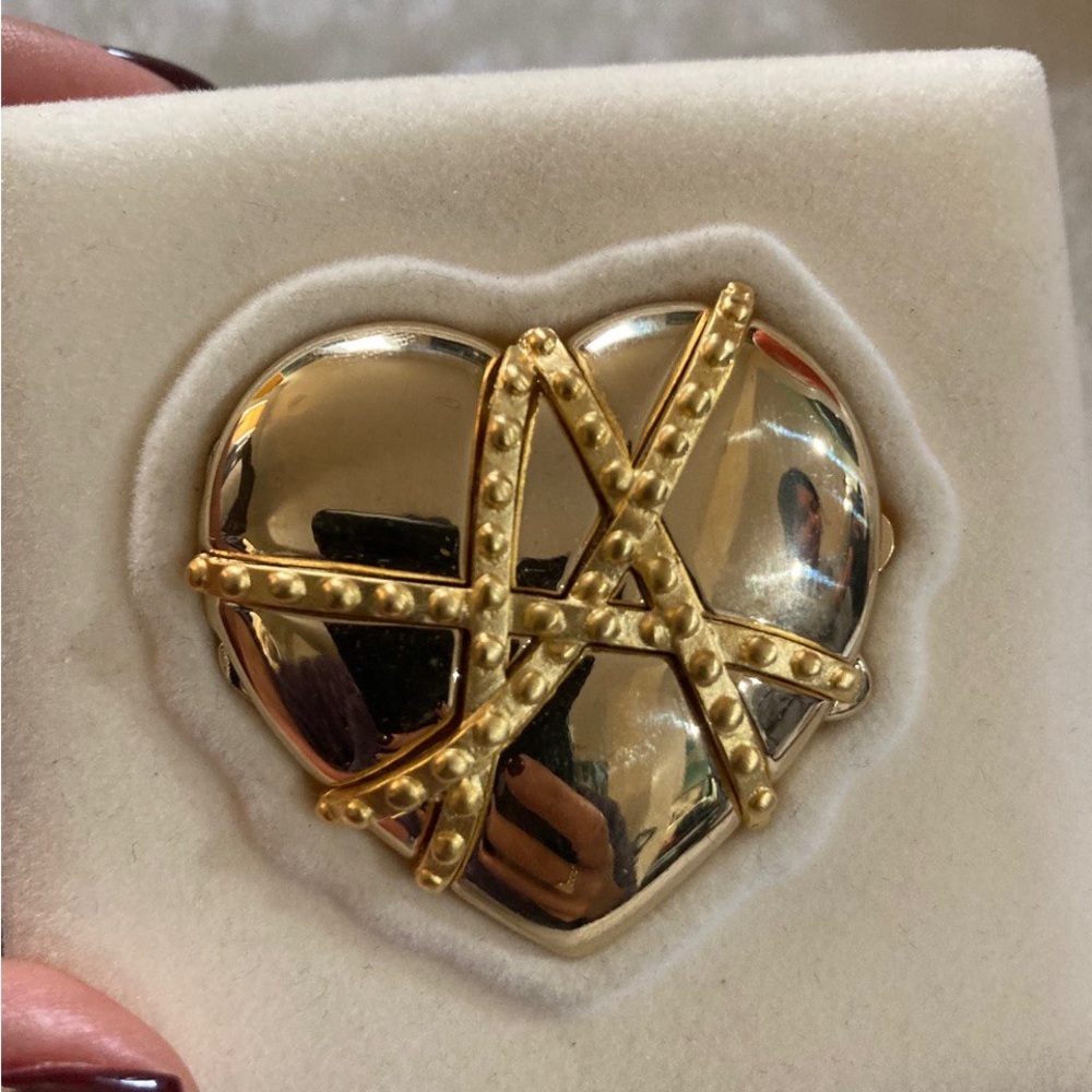 Estee Lauder Solid Compact "Chained Heart" - image 1